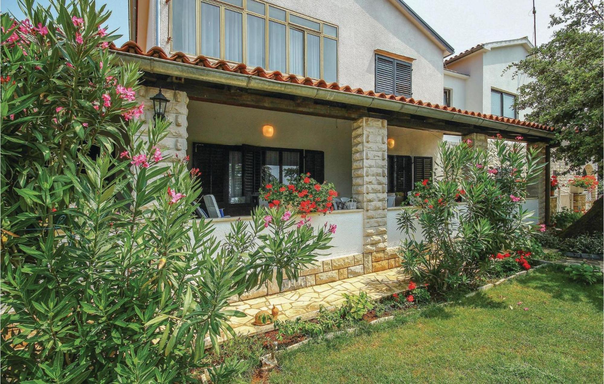 Beautiful Apartment In Porec With Wifi Exterior photo
